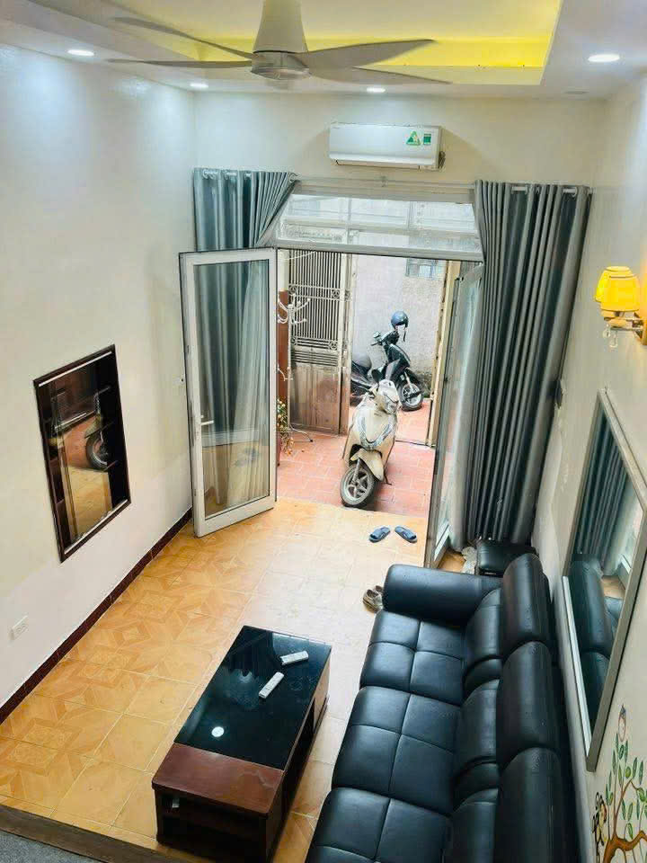 Cho thuê nhà nguyên căn ngõ 161 Thịnh Quang 45m2, 4 tầng x 4 ngủ, 14.5 Triệu - Ảnh chính